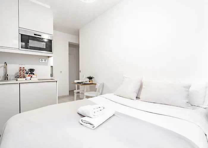 아파트 Charming & Cozy Near The Eiffel Tower 파리